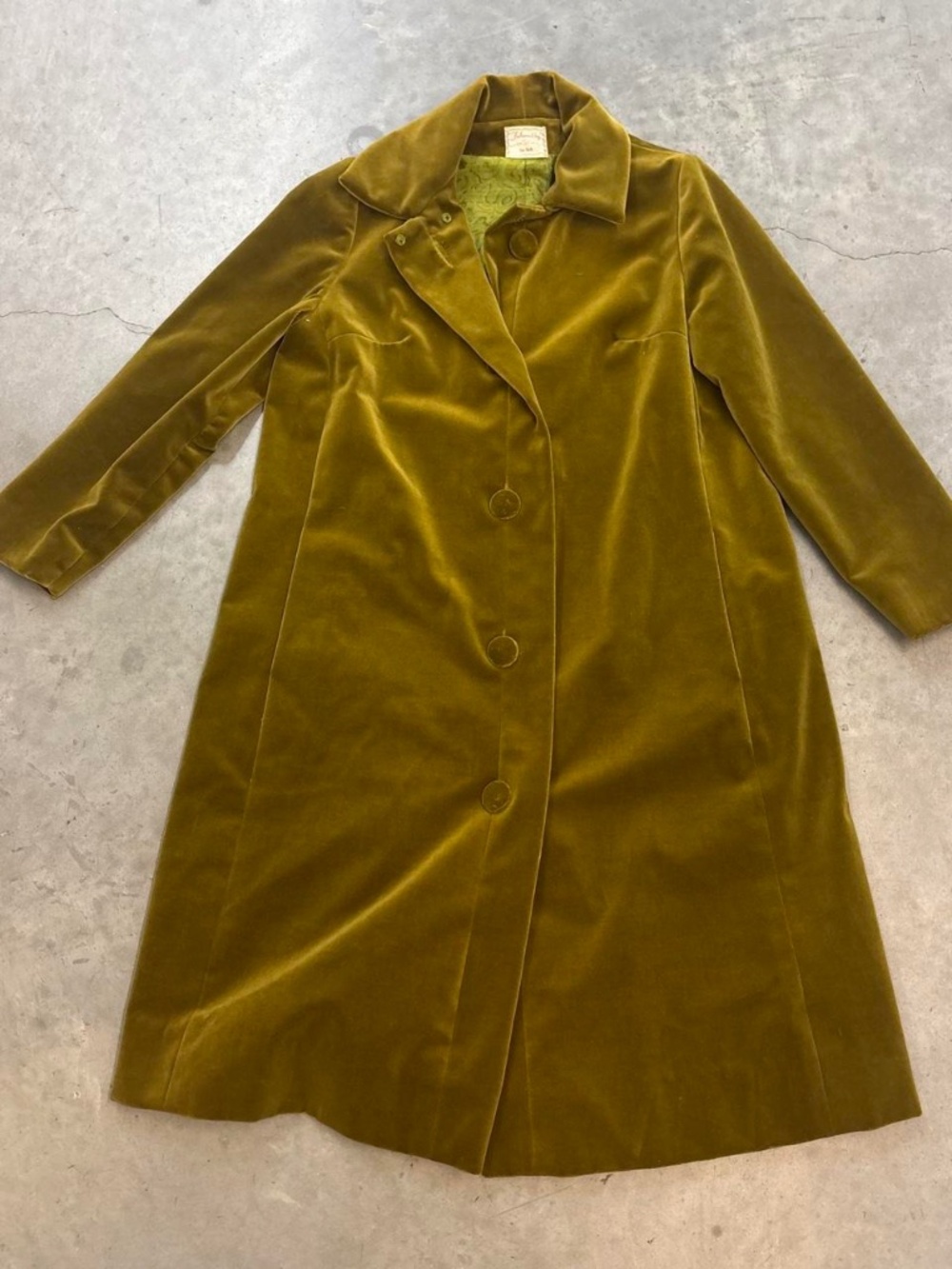 70s Olive Green velvet coat with a vintage vibe